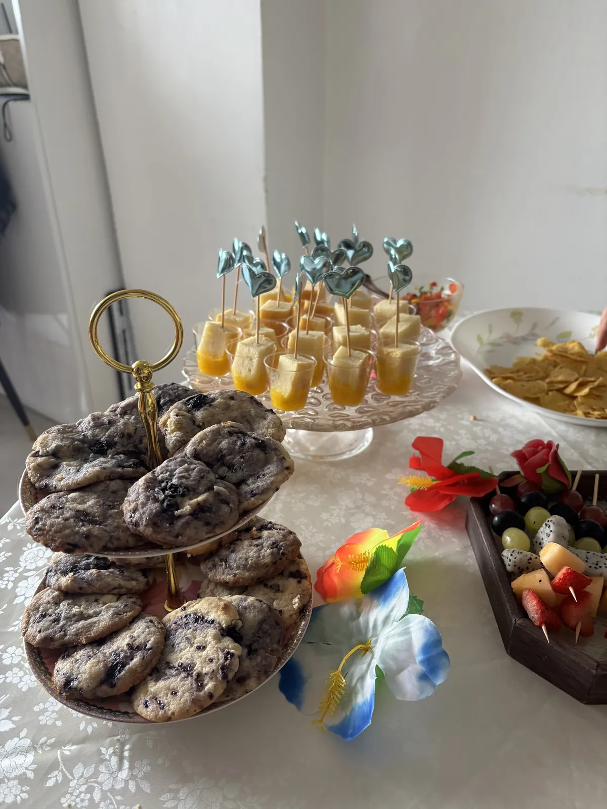 Tropical party dessert stand and fruit cups with hibiscus décor